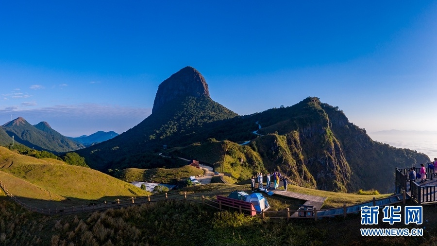 「"飞阅"中国」广西天龙顶山地公园云海日出醉游人