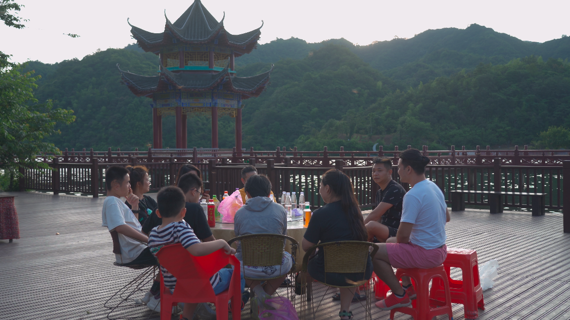 雙牌22℃的陽明山做好準備了,快來消暑露營賞星空