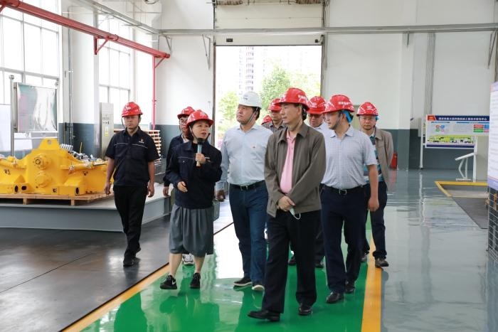 昆明市国企工委常务副书记陈春到中国铁建高新装备股份有限公司调研