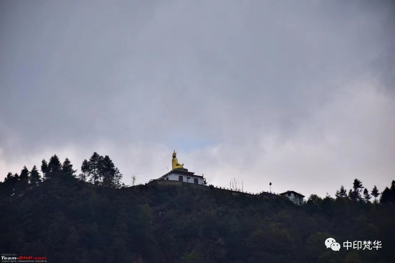 在西藏的達旺,倉央嘉措出生的小屋,僅一牆之隔,卻收藏不少寶物