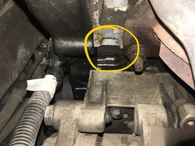 本田cr-v17款crv发动机渗油大家有这样的情况嘛?