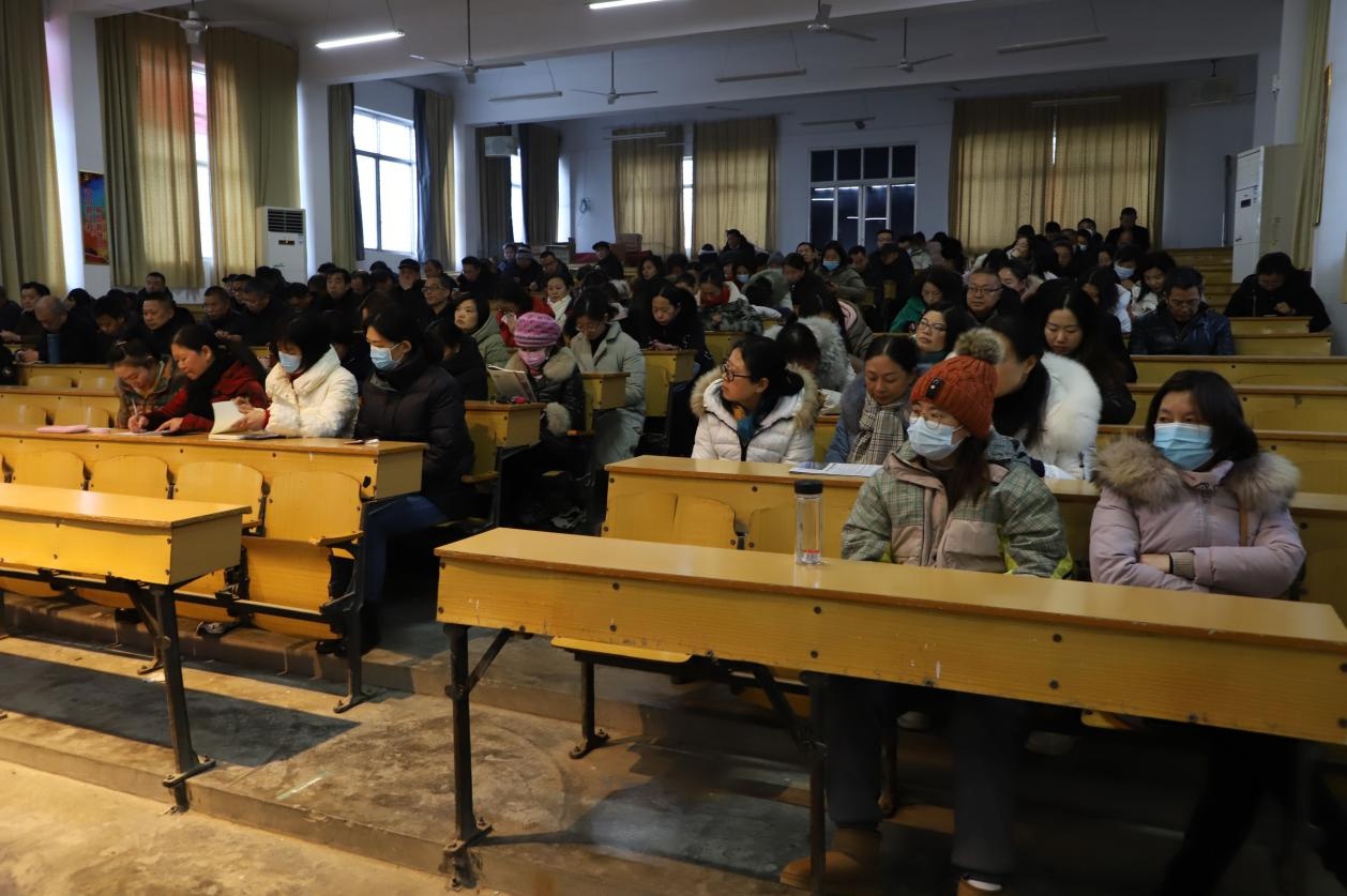 谷城职教中心迎接县教育局年度责任目标考核