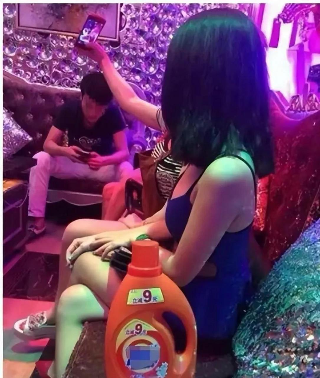 "陪酒女阔奶了错了".