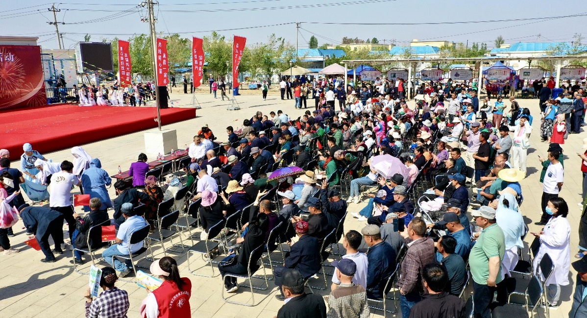 昌吉市庙尔沟乡和谐二村庆祝建村十周年 歌唱牧民定居新生活