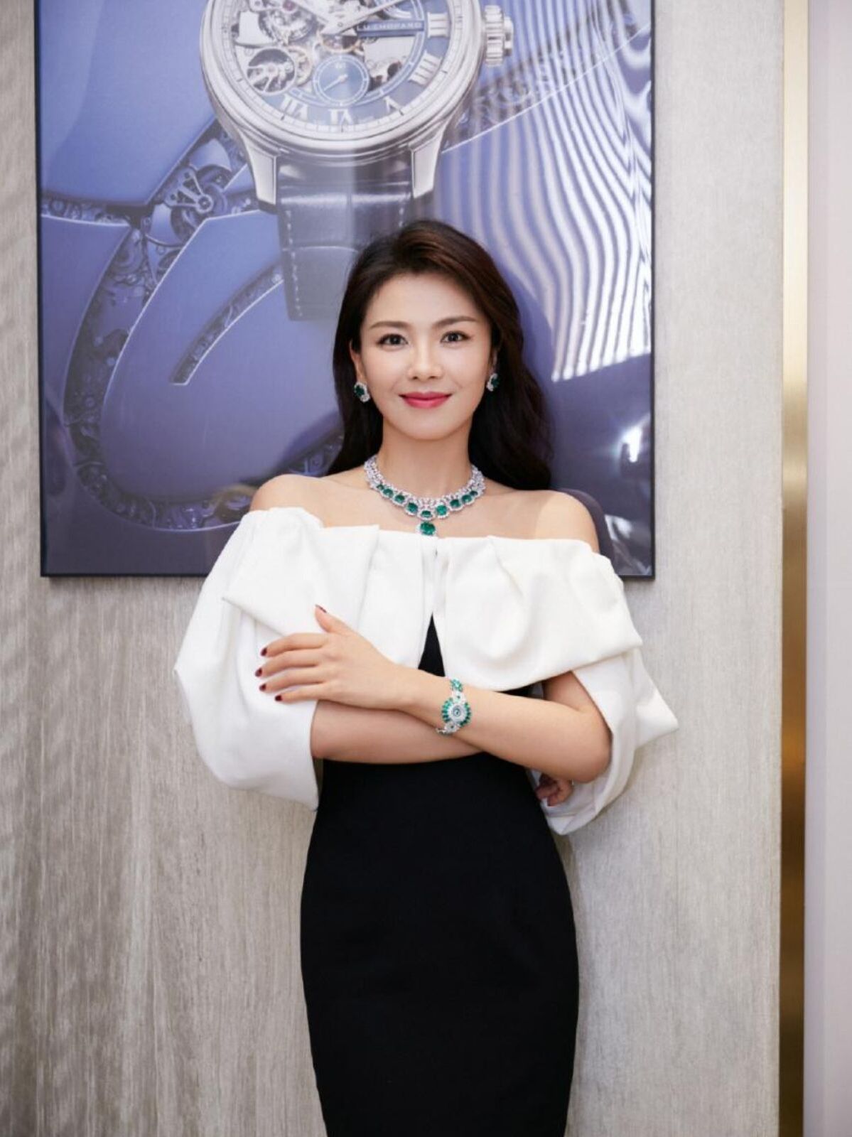 刘涛穿抹胸裙好有"贵妇范",锁骨线条明显,比例更是优越