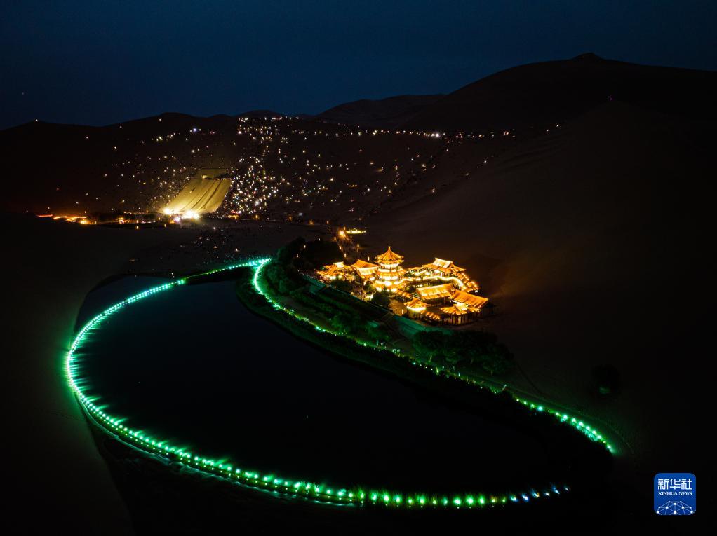 鸣沙山月牙泉夜景图片