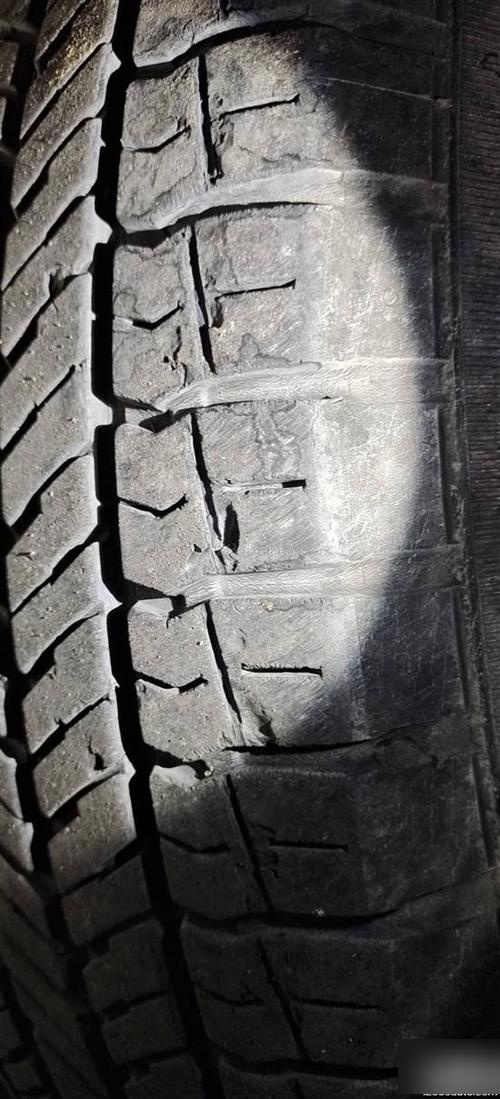 汽车避震效果不好,跟轮胎的磨损有关系吗