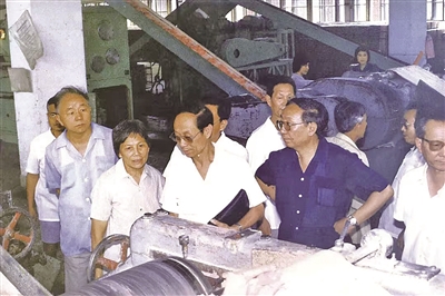 我国第一代"橡胶人",60年写一本"好教材"