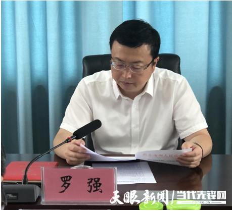 省林业局局长张美钧与黔东南州州长罗强就黔东南州林下经济发展等事宜