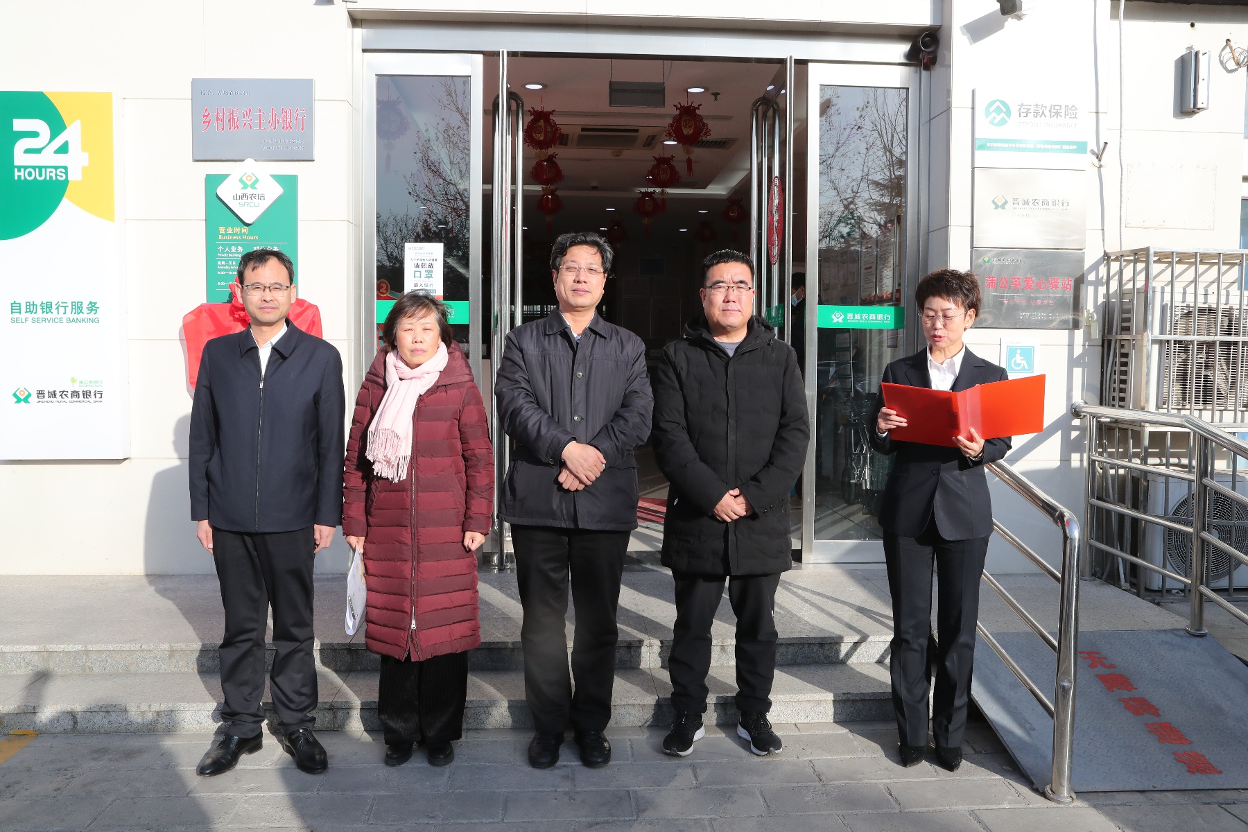 李子荣为市级五星级"妈咪小屋"揭牌