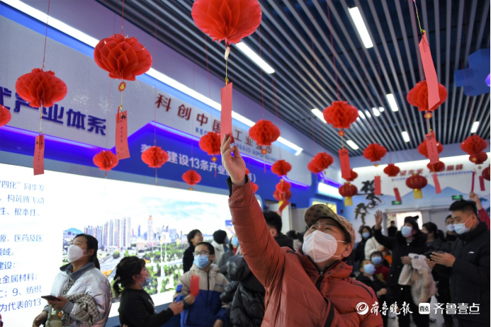 泰安市科技馆举办元宵节猜灯谜活动