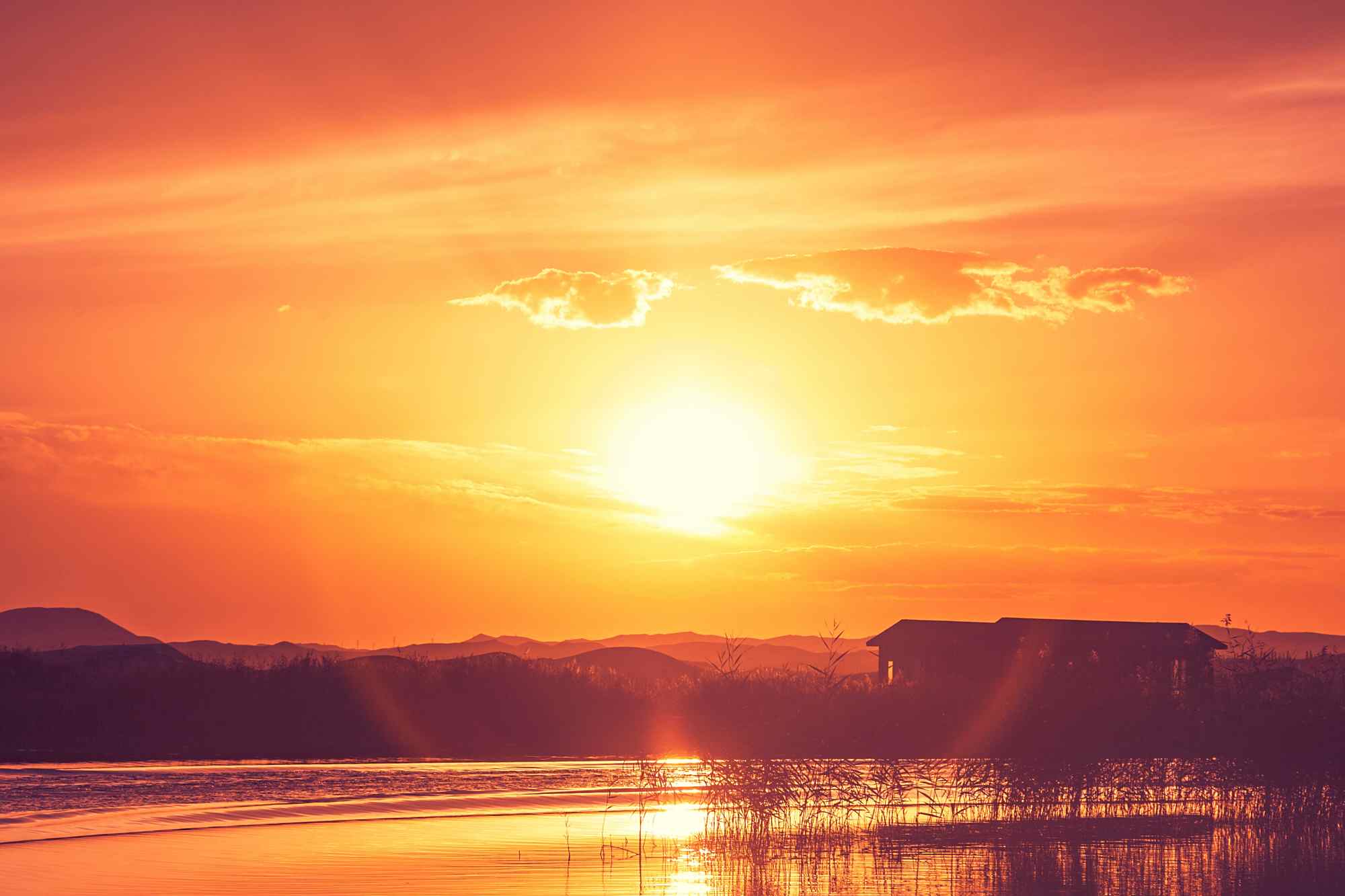 夕阳西下的唯美句子,看黄昏夕阳西下的心情句子,发朋友圈超赞!