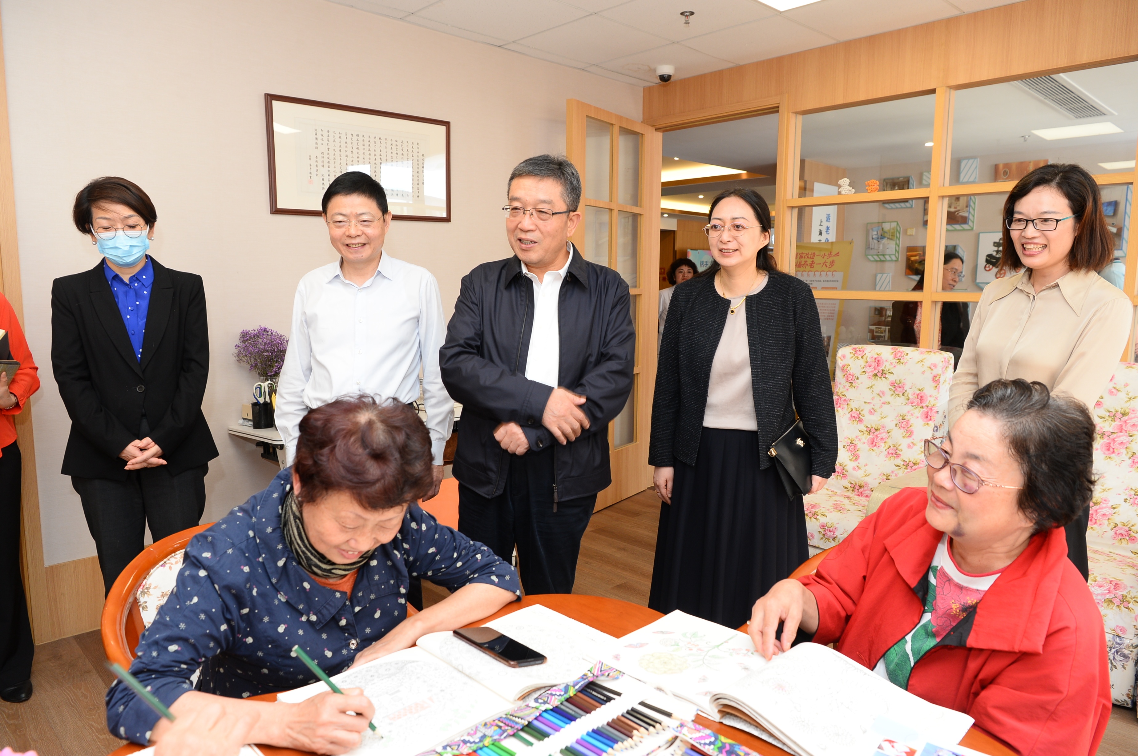 市人大常委会领导到静安参加代表集中联系社区活动