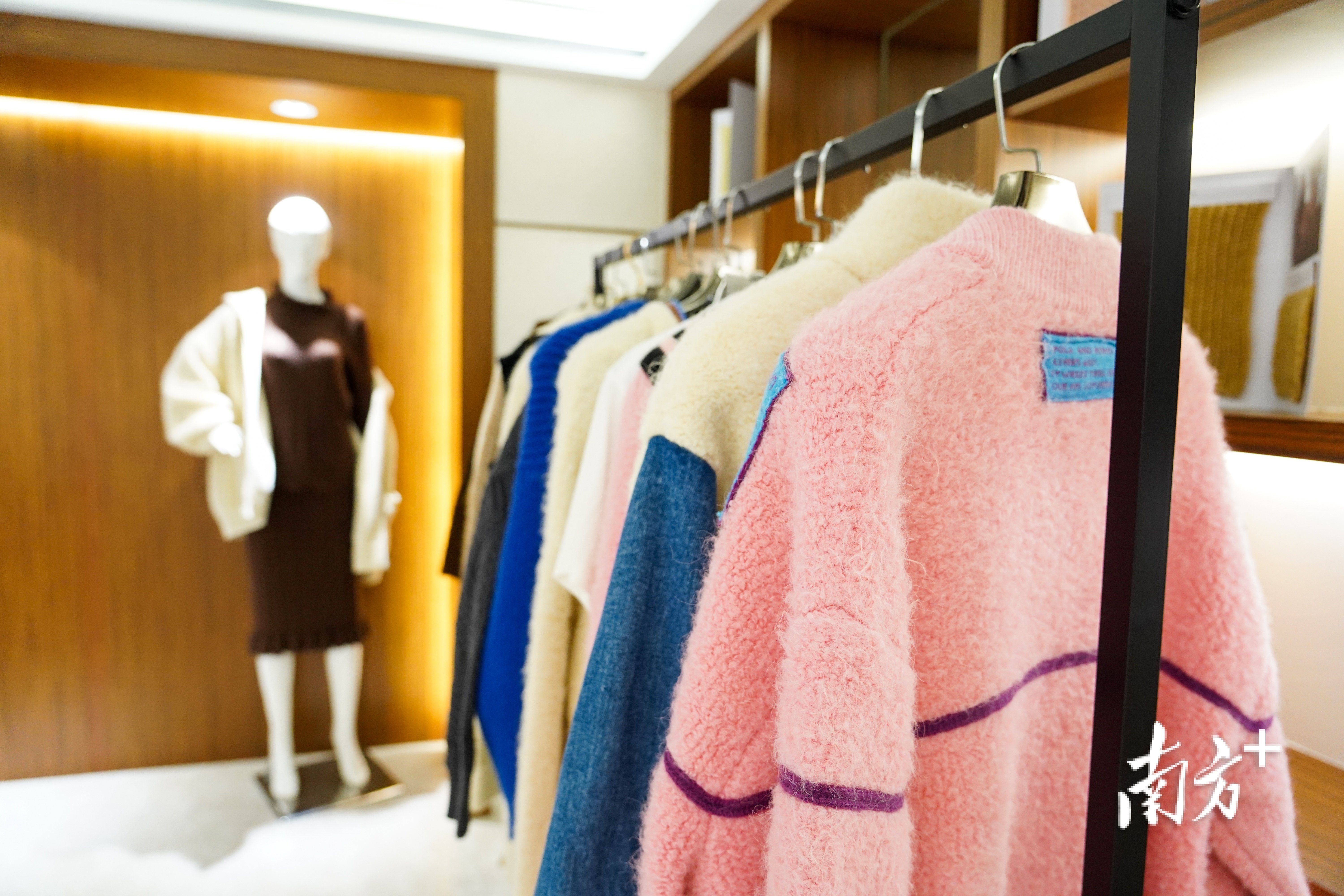 龙湖区外砂街道:特色产业"带旺"镇域经济|竞跑"百千万" 再造"镇能量"