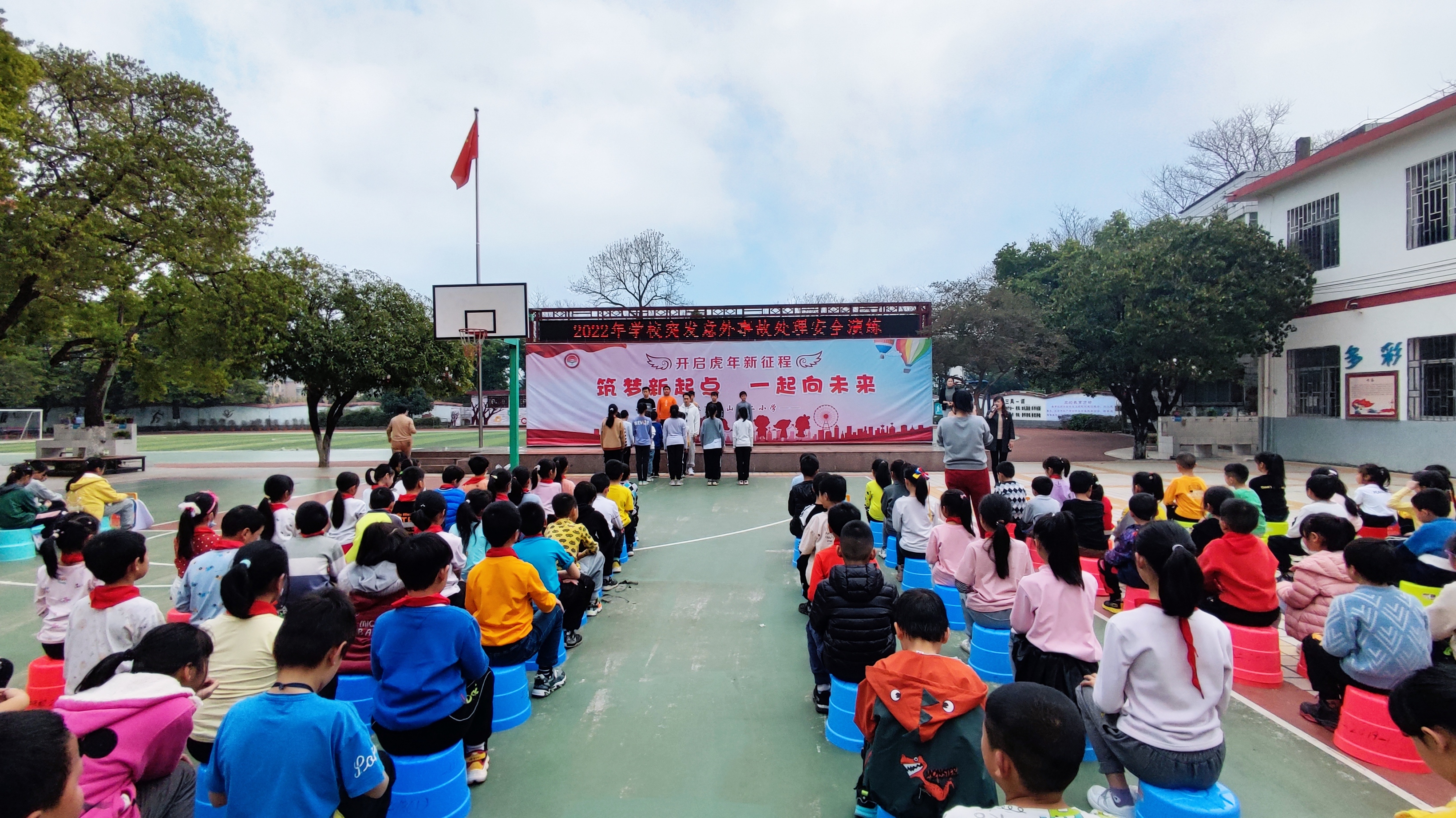 桂林市平山第二小学开展校园突发意外事件处理安全演练