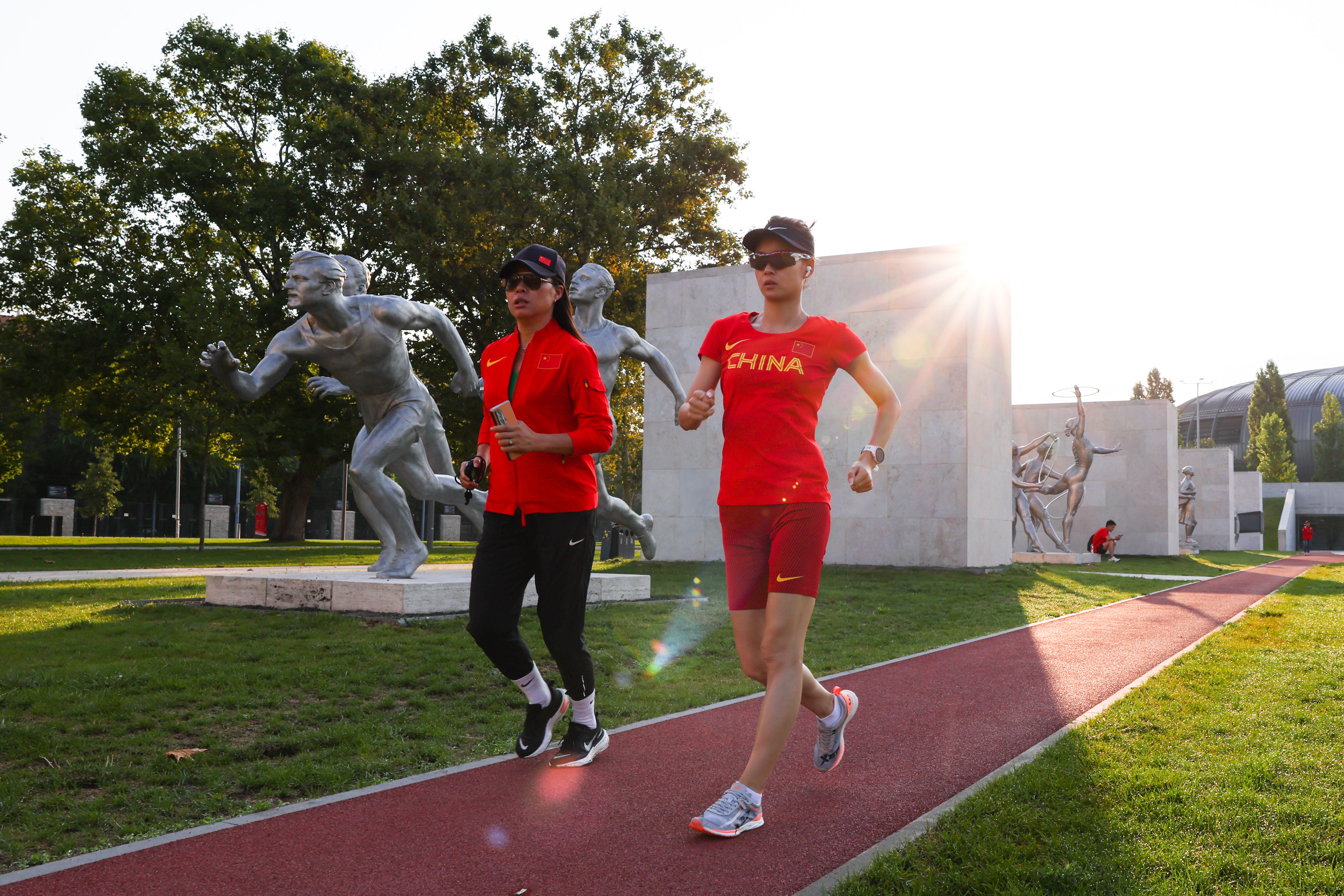 中国竞走女队进行赛前训练