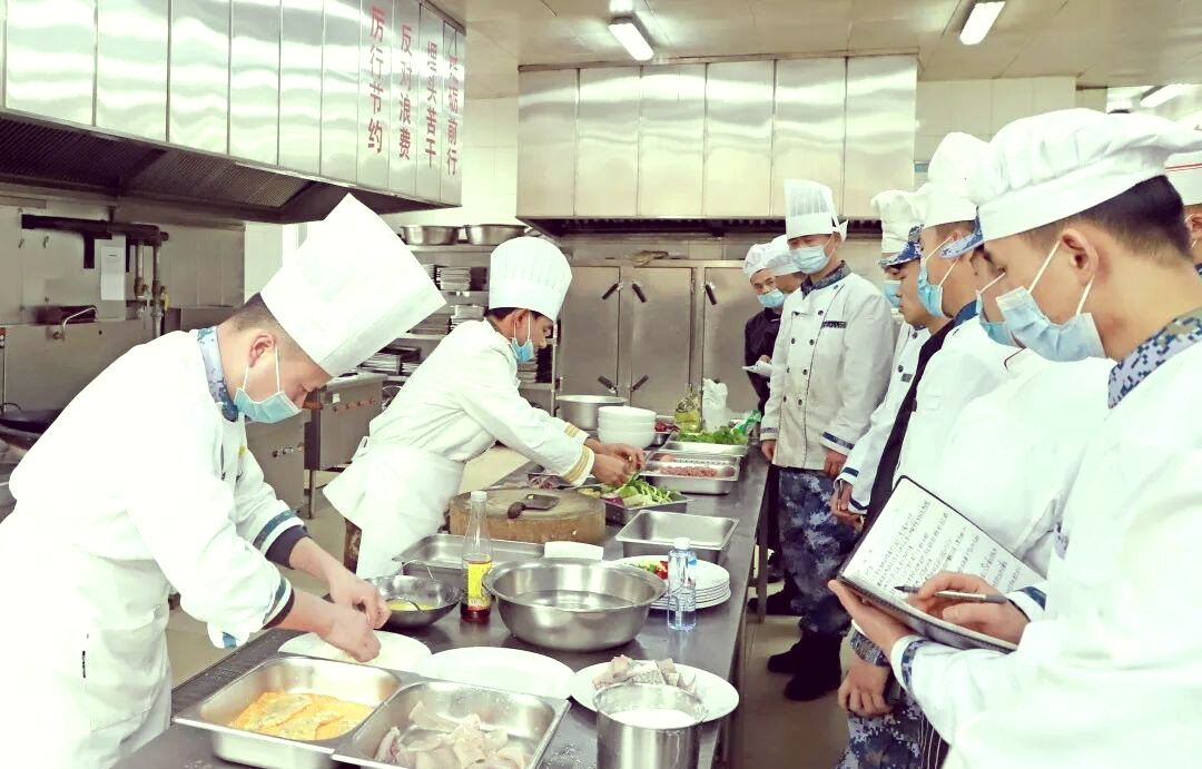北部战区海军炊事技能提升活动:传承与创新的结合