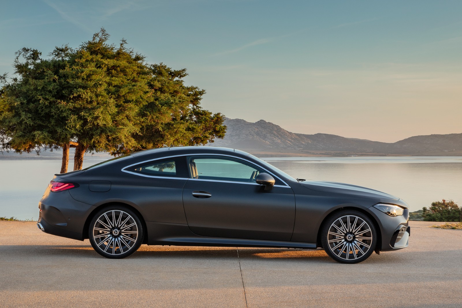 奔驰cle轿跑车/敞篷车正式发布 优雅身姿魅力难当