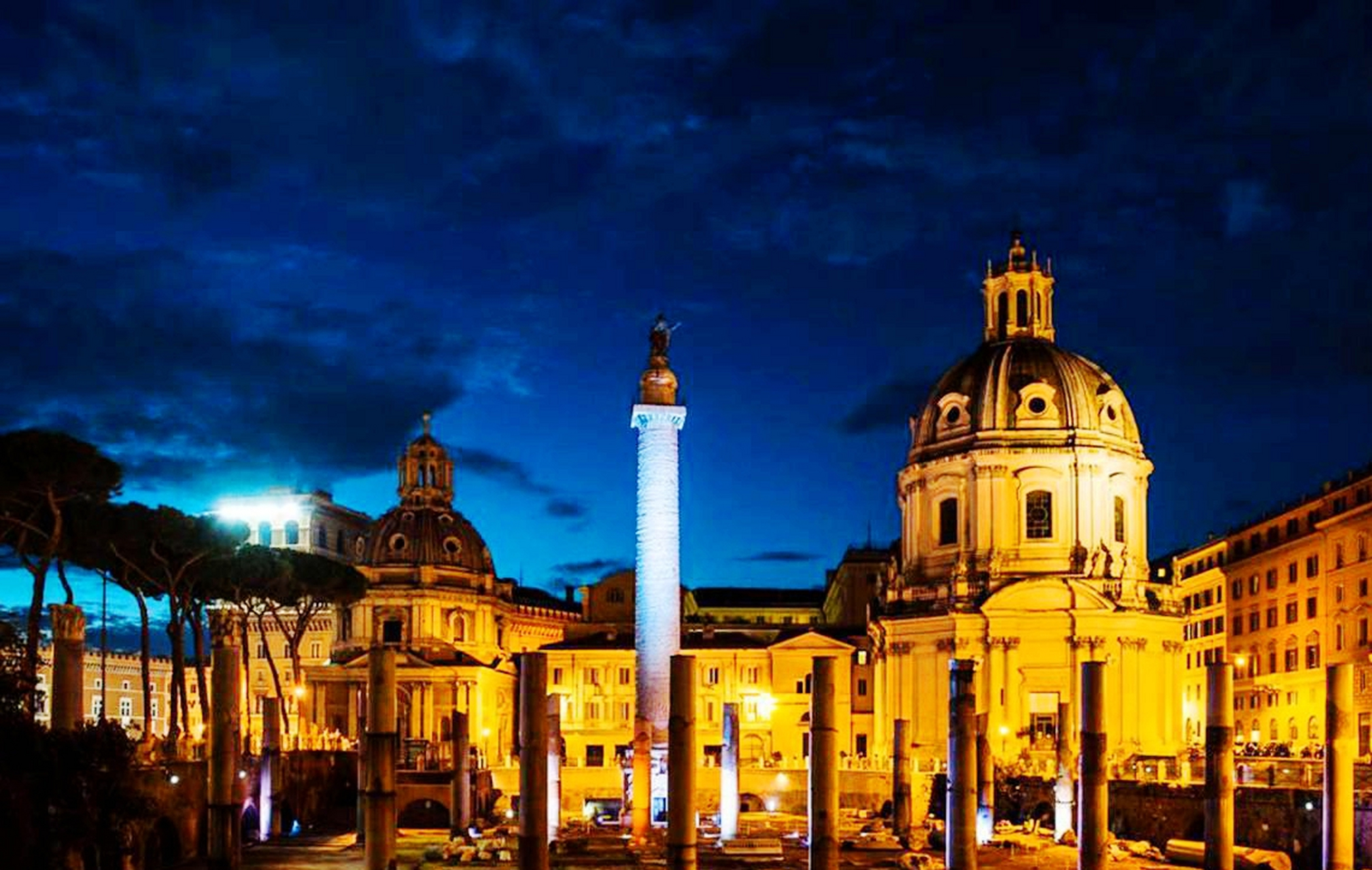 瓦依昂大坝是一座建于意大利的大坝,曾被誉为世界上最高的大坝.