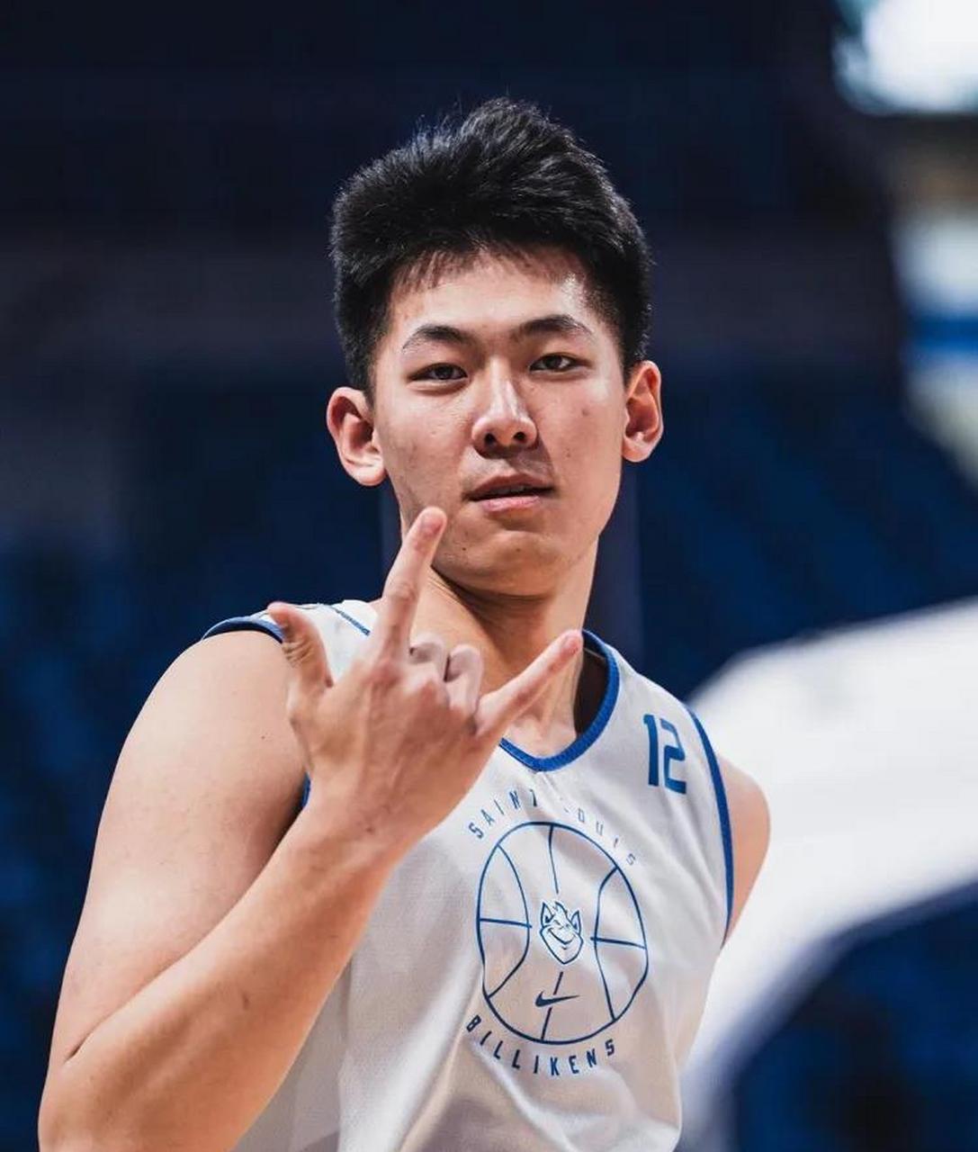 近日,辽宁青年队球员张陈治锋代表圣路易斯大学迎来ncaa首秀,全场