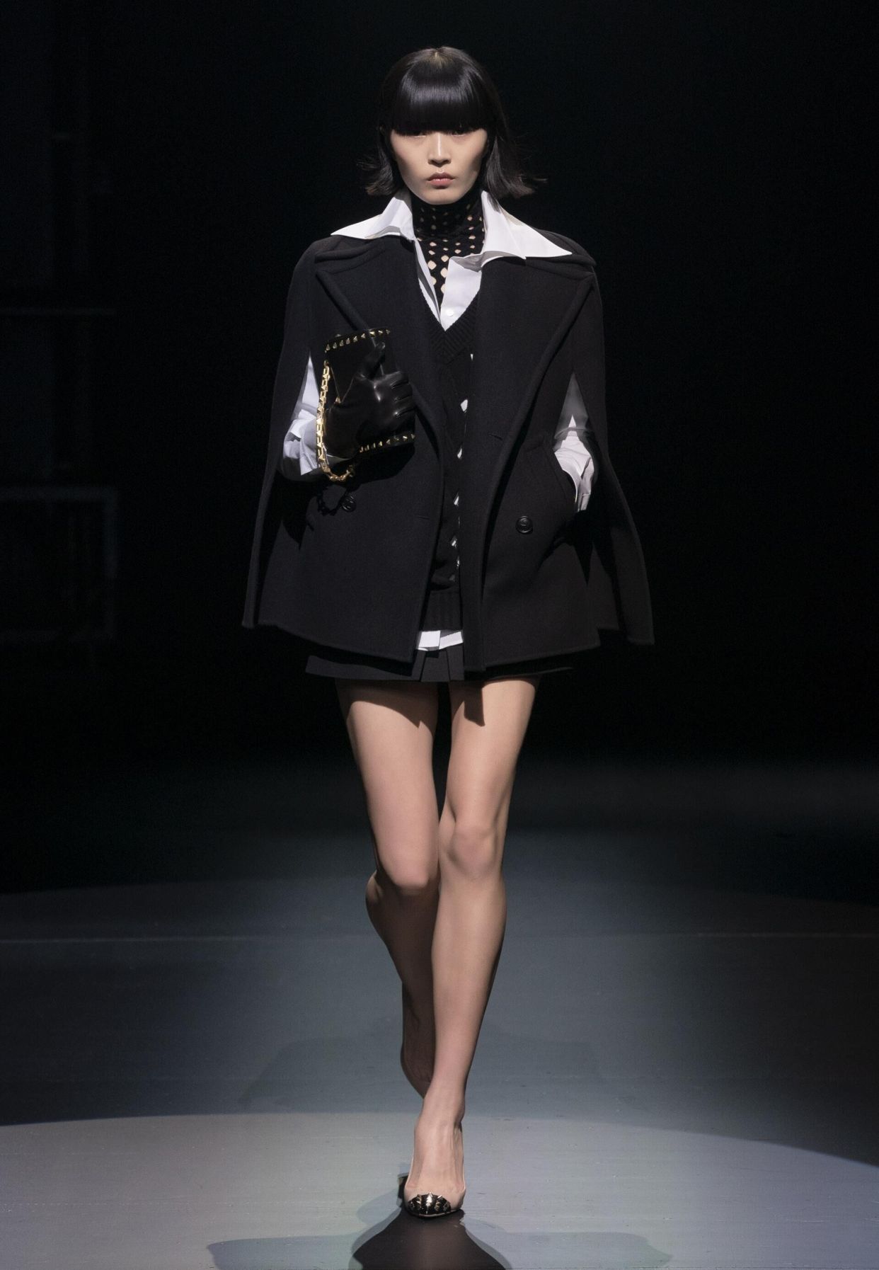 不愧是奢侈品大牌秀场,黑白色彩艺术狠狠拿捏了(下)