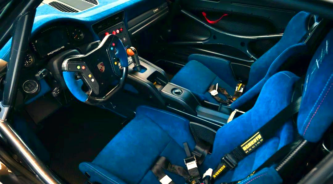 红牛rb17赛车改装成合法街车:花费惊人且耗时较长