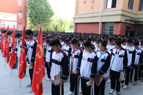 鄄城县实验中学特殊的升旗仪式——向"杂交水稻之父"袁隆平,"中国肝胆