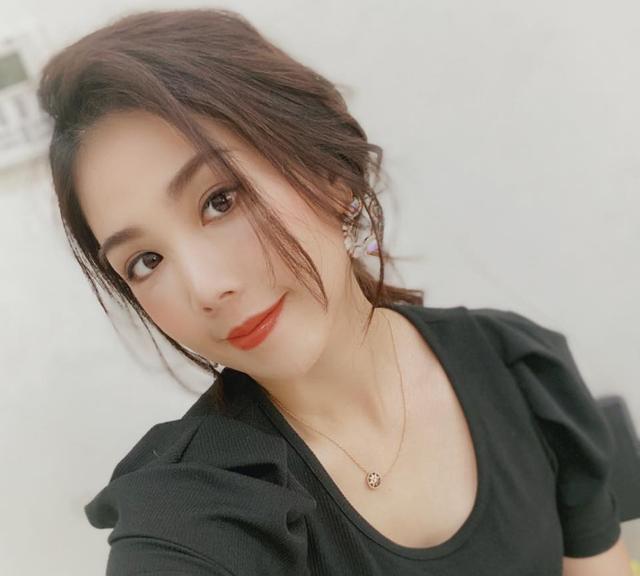 杨晨熙,靠空中瑜珈打高尔夫球维持好身材