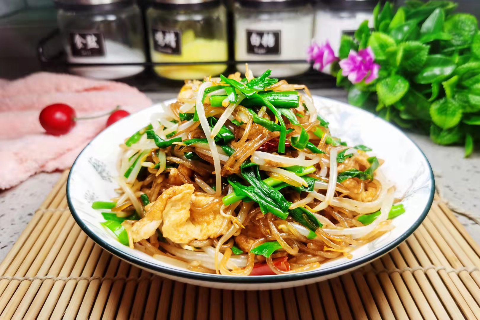 秋季,这三样食材一起炒,坚持一周吃一次,改善视力,保暖健胃