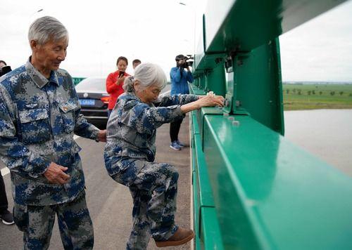 空降兵奶奶的伞兵情缘与硬核晚年