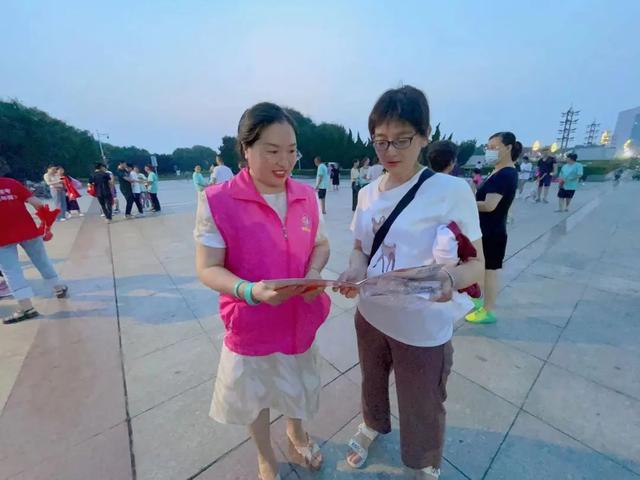 世界肝炎日,潍坊滨海广场送"肝"货!