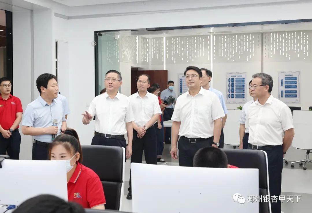 徐州市人大常委会副主任冯其谱来邳开展主任接待代表日活动