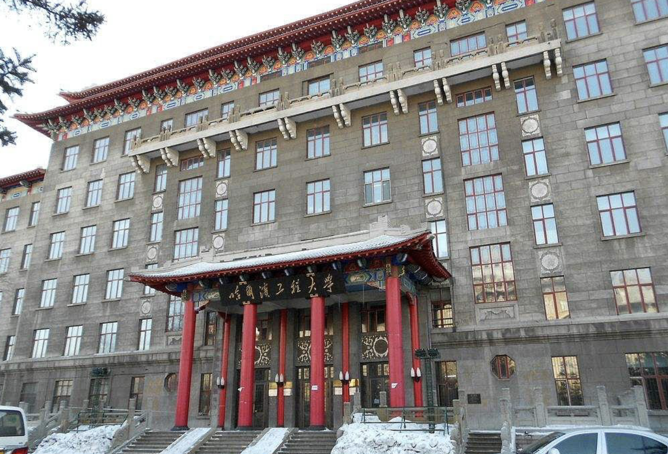 该校当年不比清北差,拆分1个系发展成211强校,但报考热度不高