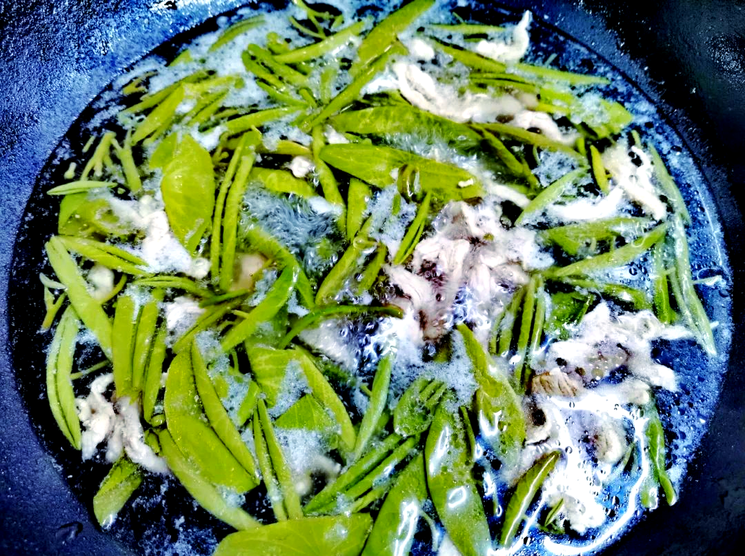 夏日美食:莼菜汤的清新口感与丰富营养