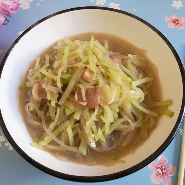 萝卜炖粉条,天冷了,就喜欢吃热乎乎的炖菜