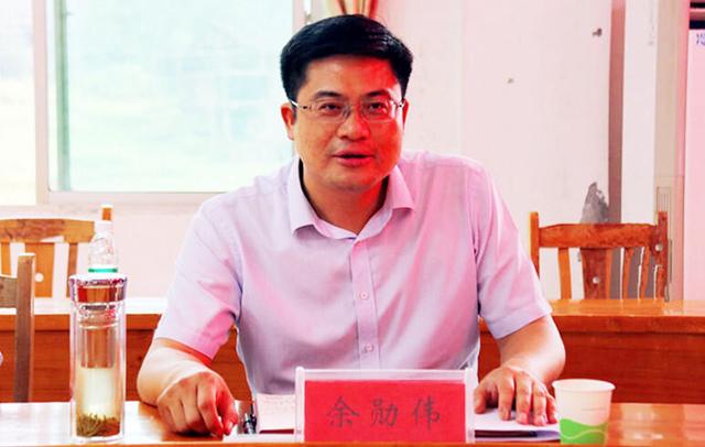 余勋伟到长安营镇,五团镇走访调研