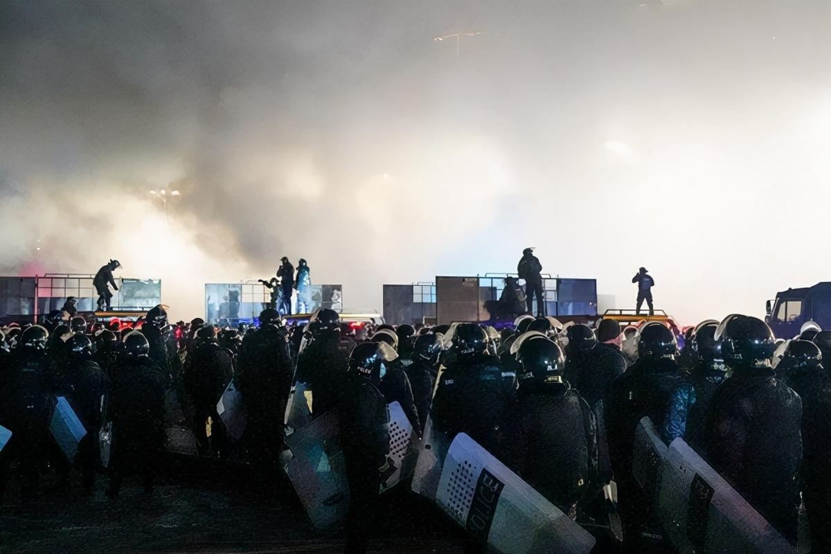 不能被美国迷惑了!哈萨克斯坦骚乱不简单,美俄都已撤走部分侨民