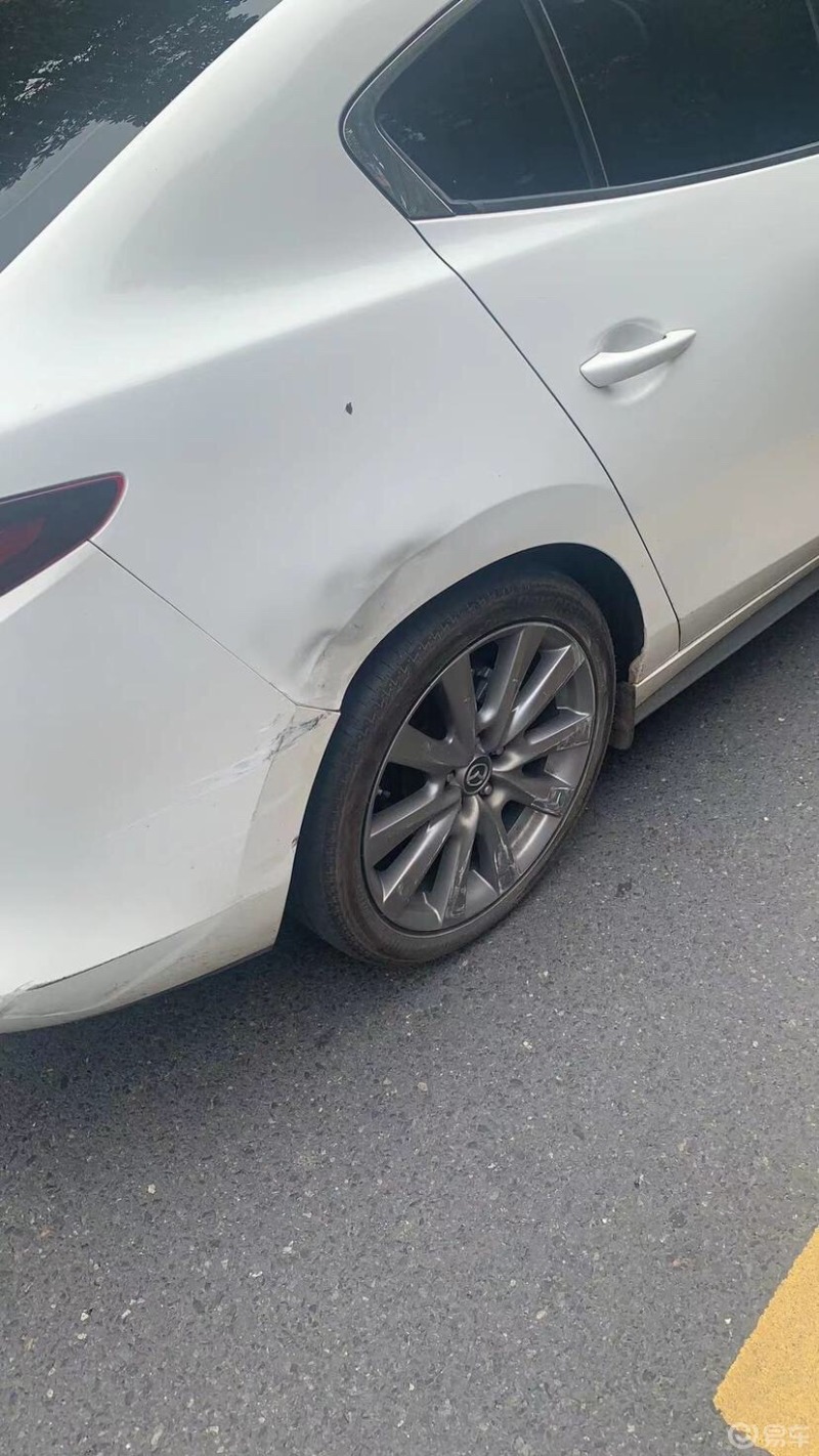 轻微蹭了下别人车一般赔多少