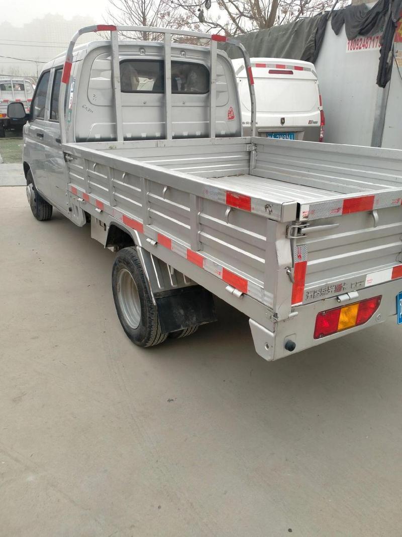 五菱荣光新卡双排货车