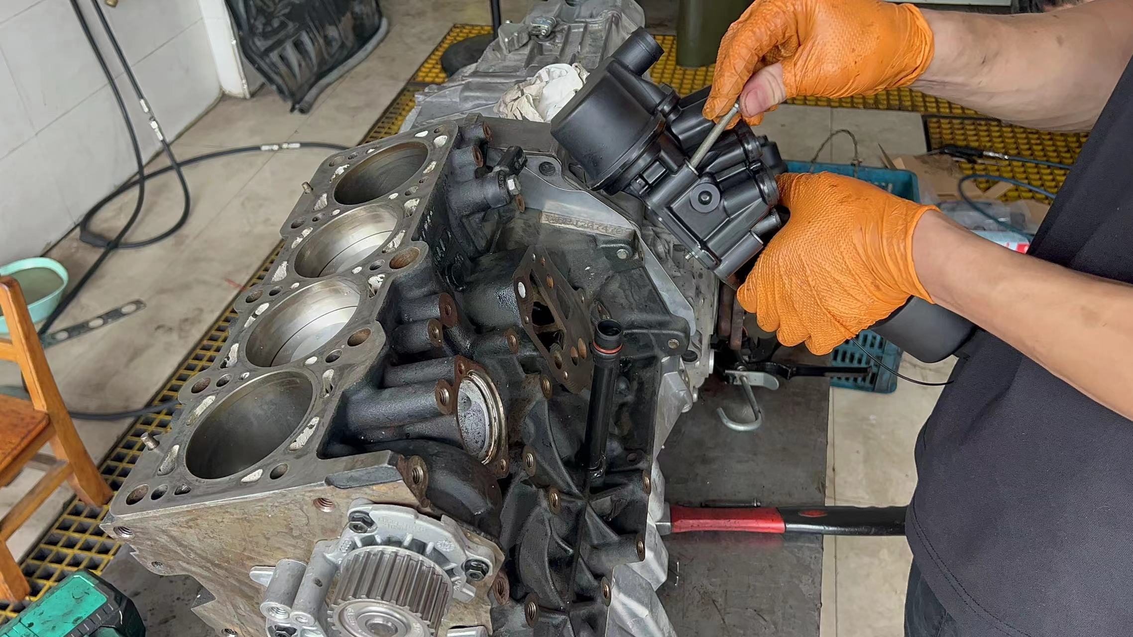 奥迪a6l在采用第三代ea888发动机后,机油消耗问题得到了显著改善,几乎