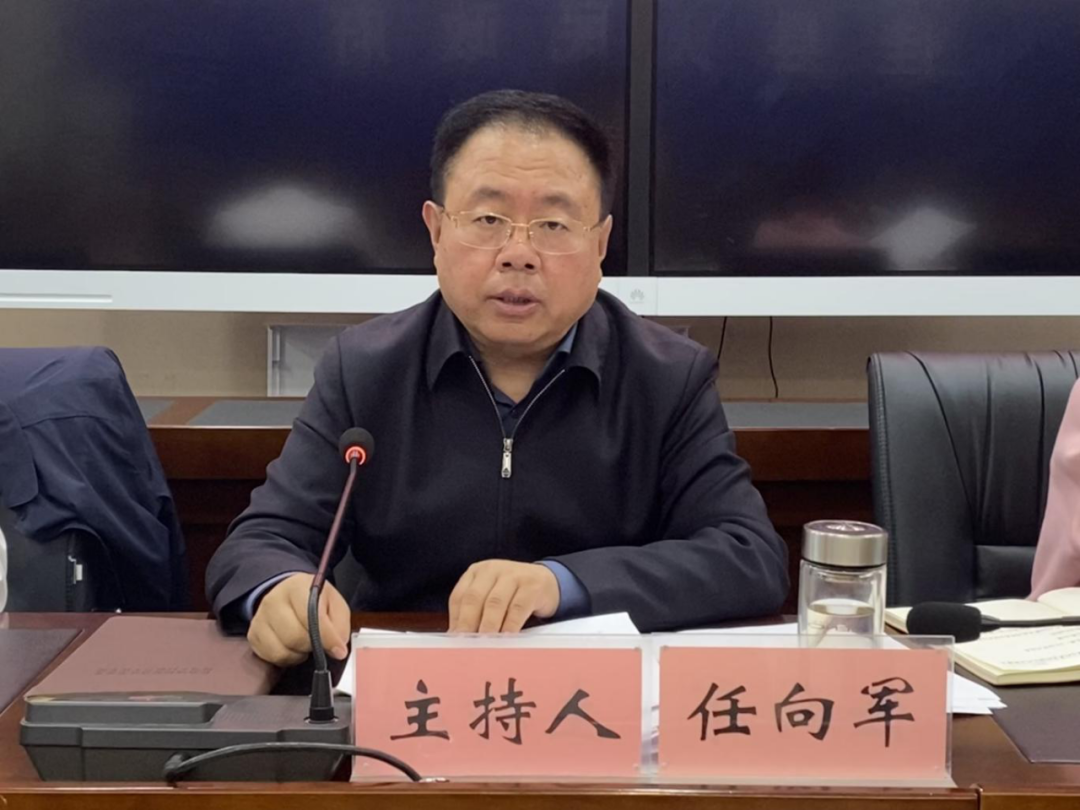 3月6日,县长任向军主持召开2023年县政府第一次常务会议,传达学习党的