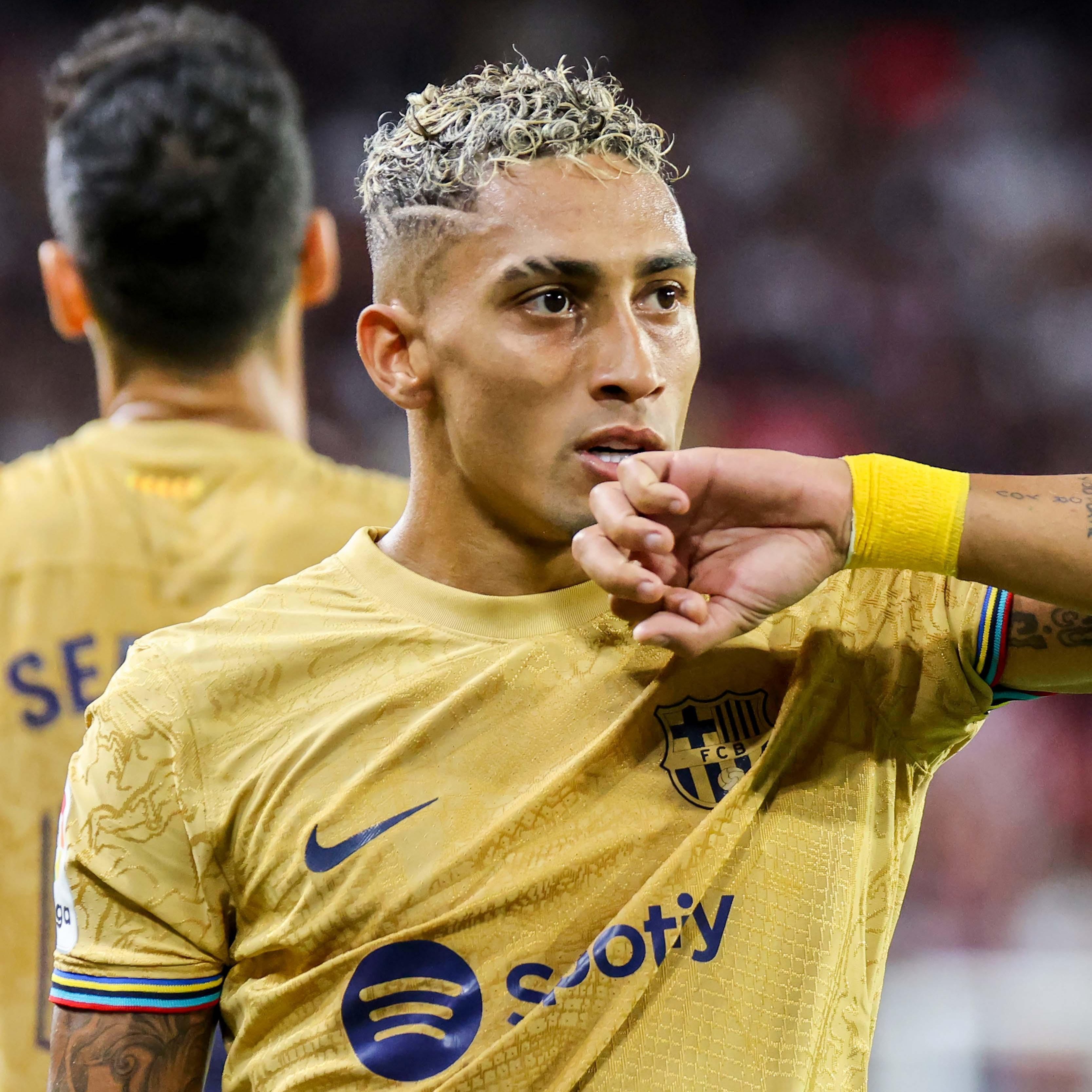 曼城8000万挖角德容,拉菲尼亚回归英超,法蒂拒绝离开巴萨