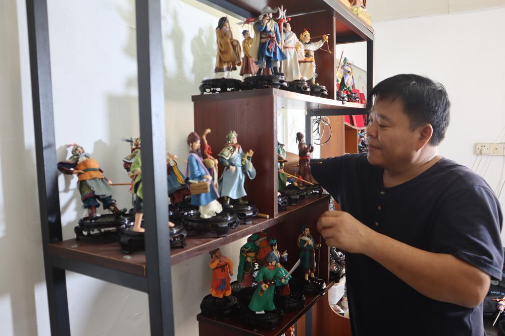 video丨ich inheritor of dough figurine in shenzhen: molding a