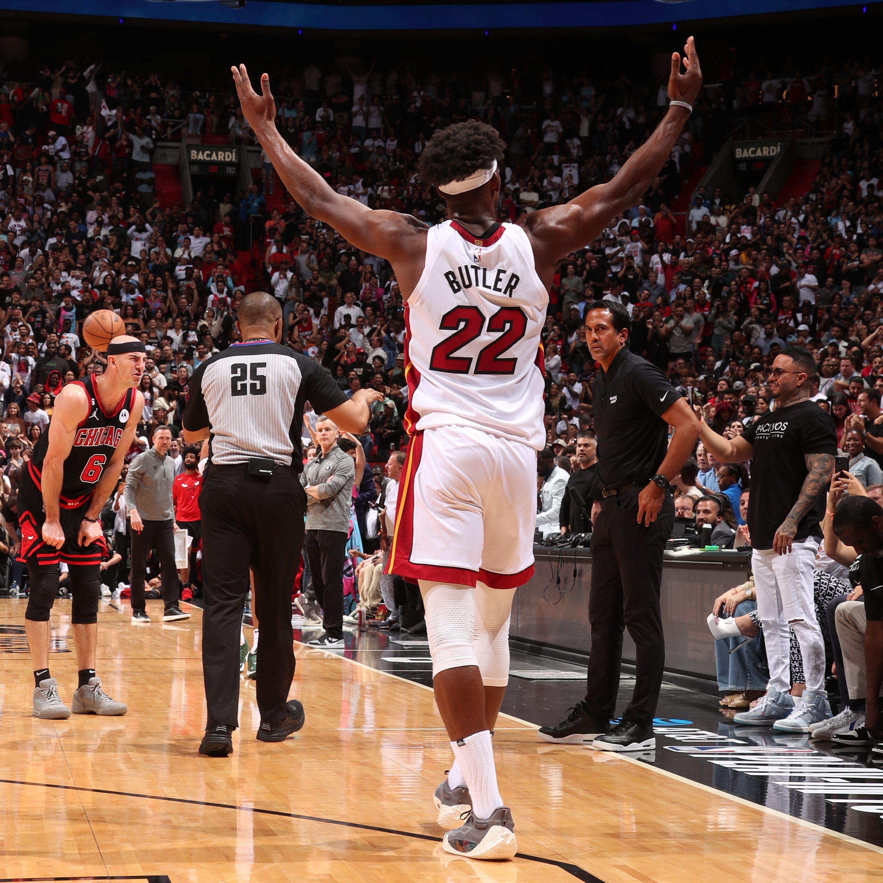 巴特勒31 4,斯特鲁斯立功,热火淘汰公牛!德罗赞26 9,拉文低迷