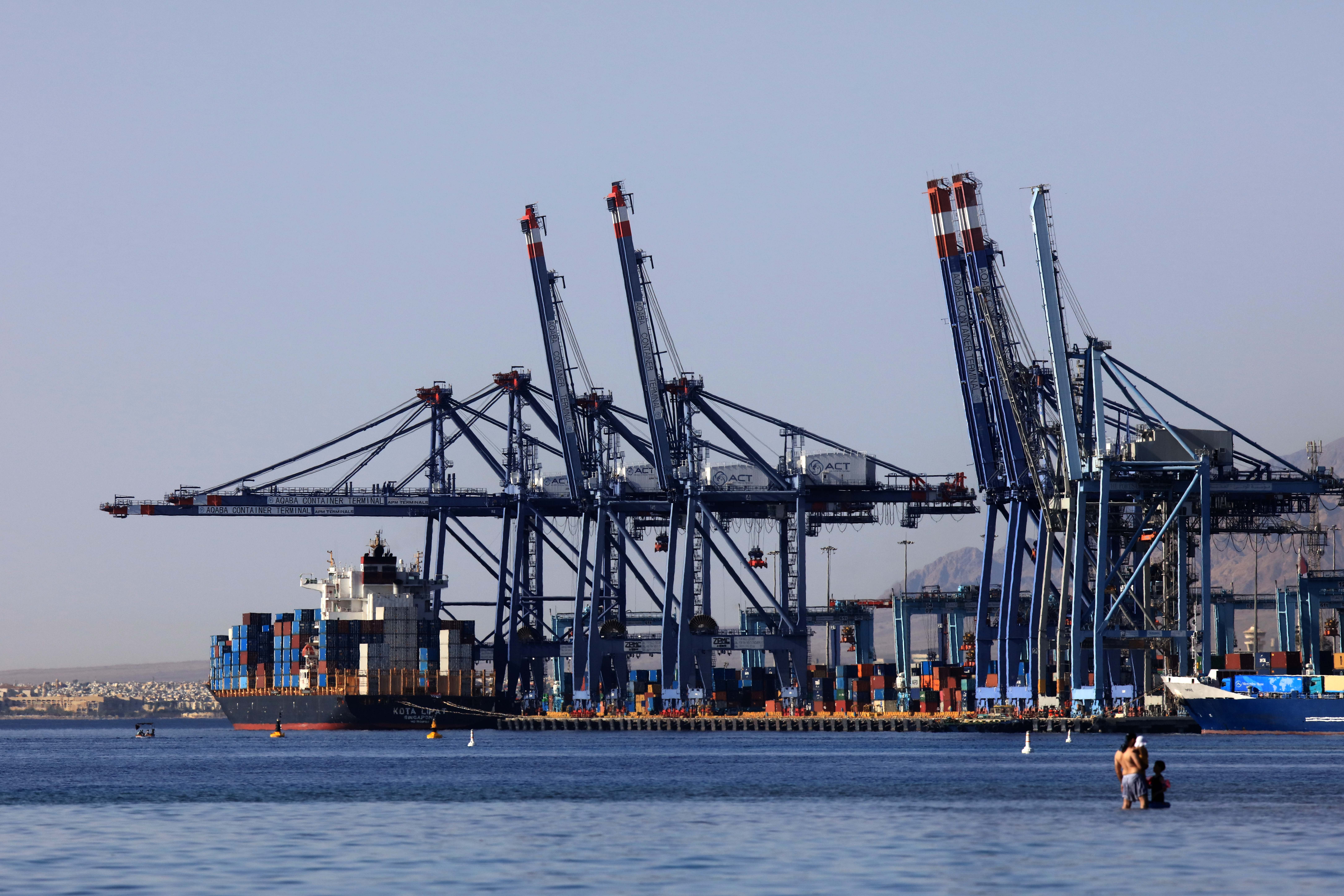 约旦亚喀巴港吞吐量锐减