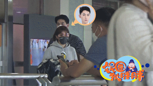 被网友拍黄景瑜时另类曝光恋情 唐晓天现身机场和粉丝挥手告别