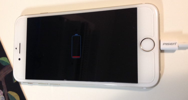 苹果12关机充电为什么会自动开机