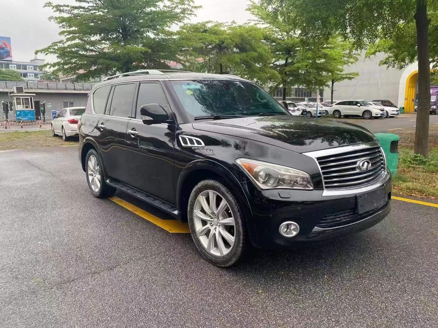 15年英菲尼迪qx56仅售16万,外形凶猛,有着纯正的美国血统