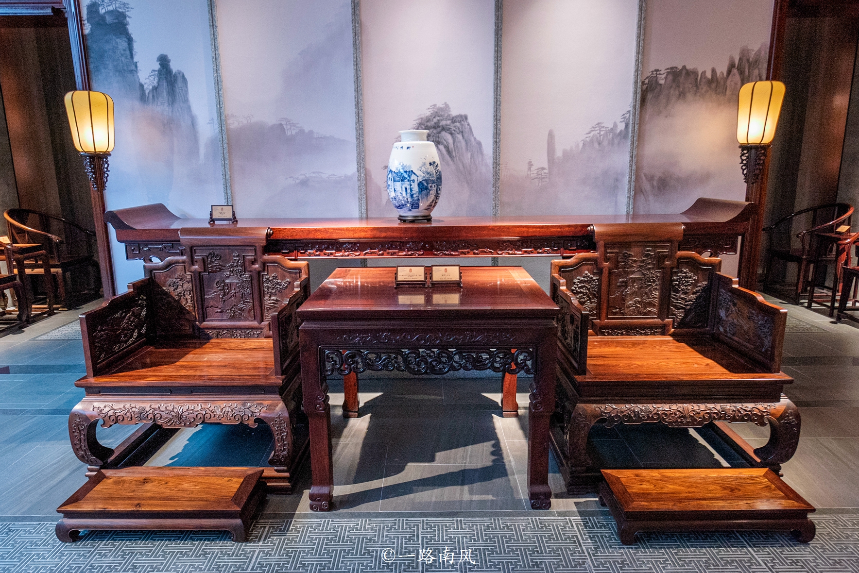 云浮这个地方真是不简单,一张床值1500万,随便一套家具几十万