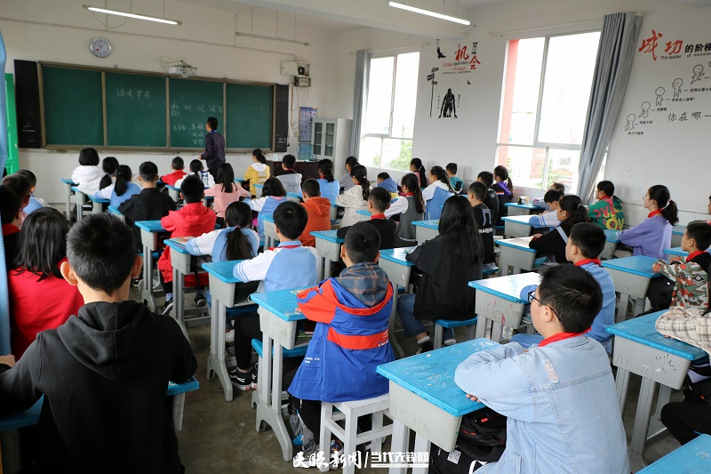 兴仁:红领巾复学记